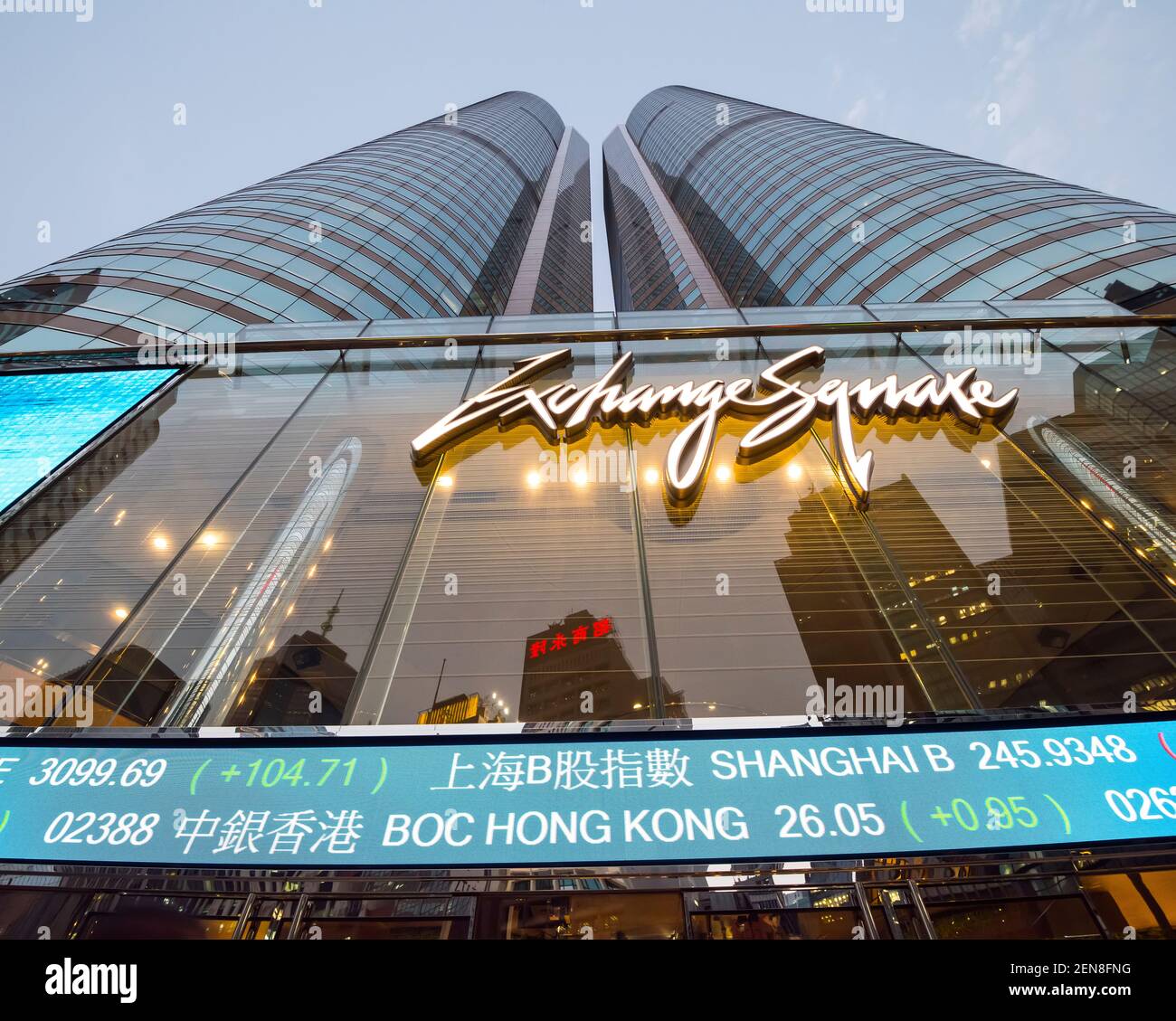 Esterno della nuova Borsa di Hong Kong, Piazza della Borsa, Hong Kong, Cina  Foto stock - Alamy