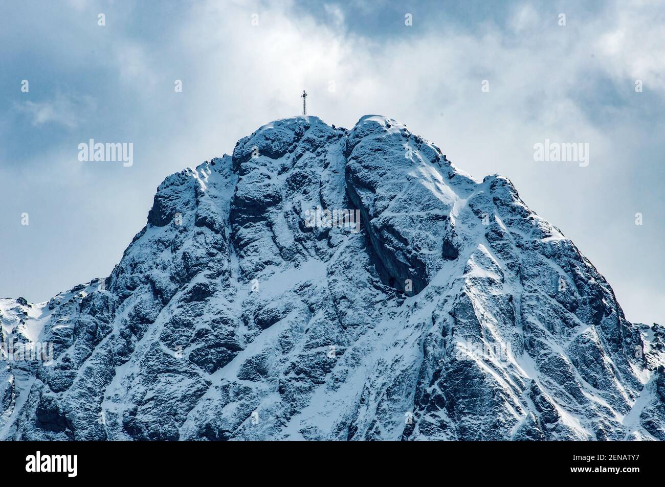 Giewont cima con una croce di metallo sulla parte superiore dentro Monti Tatra vicino Zakopane in Polonia Foto Stock