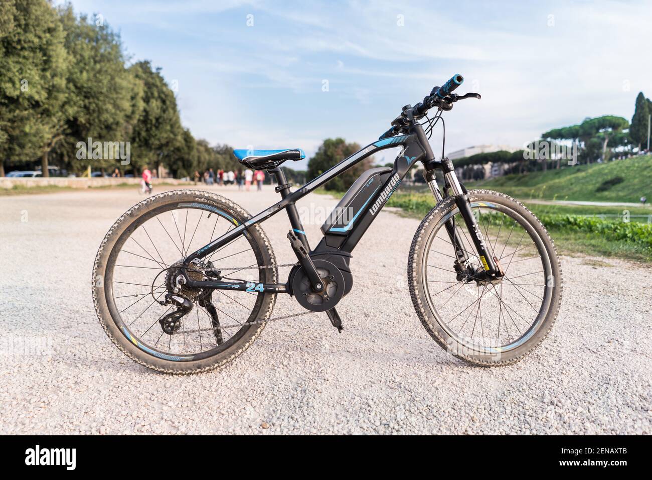 Mountain bike elettrico per le strade Foto Stock