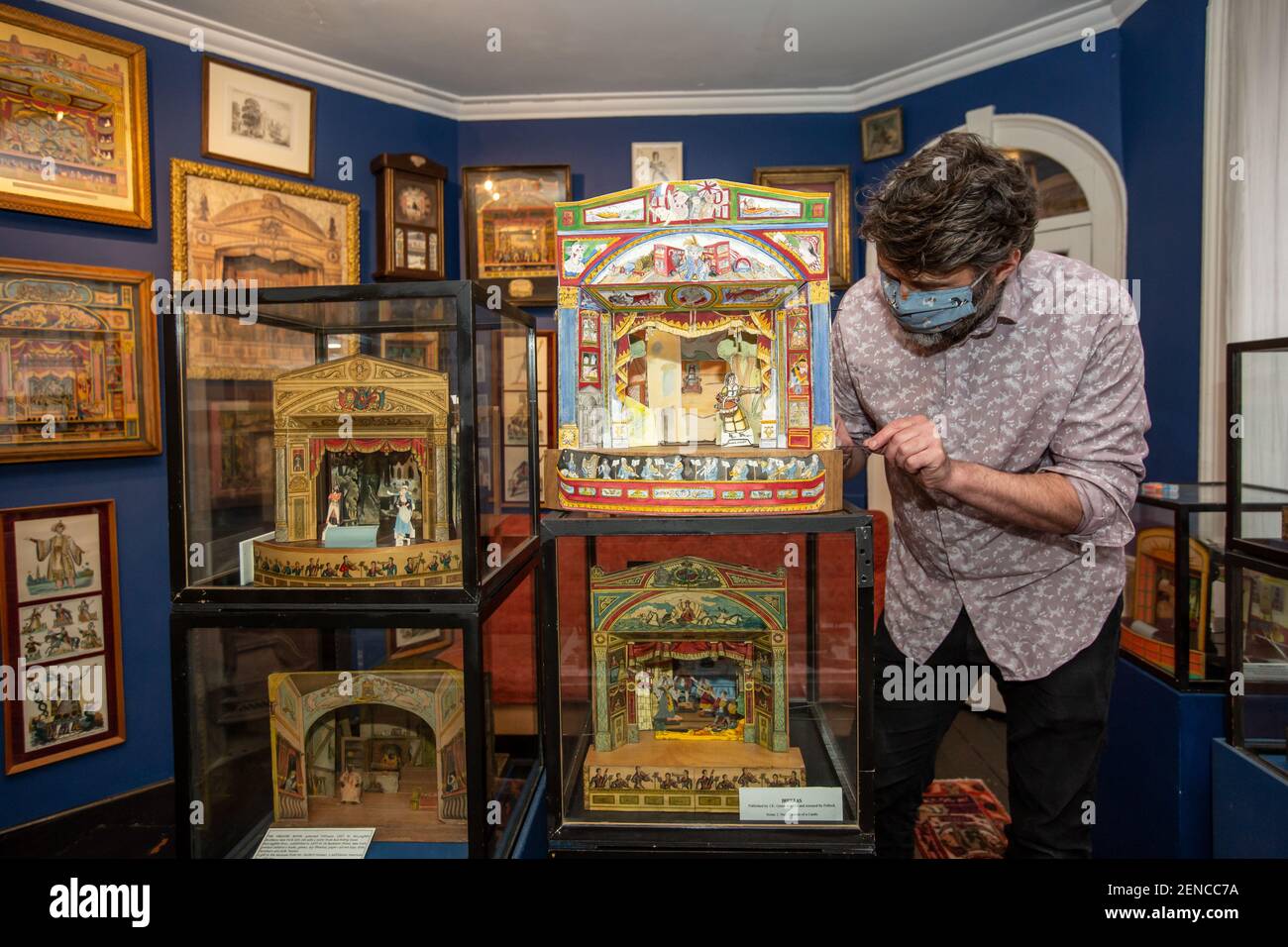 Pollock’s Toy Shop and Museum a Bloomsbury, Londra, che ha lanciato un crowdfunder per salvare l’azienda dalla chiusura permanente, Londra, Regno Unito Foto Stock