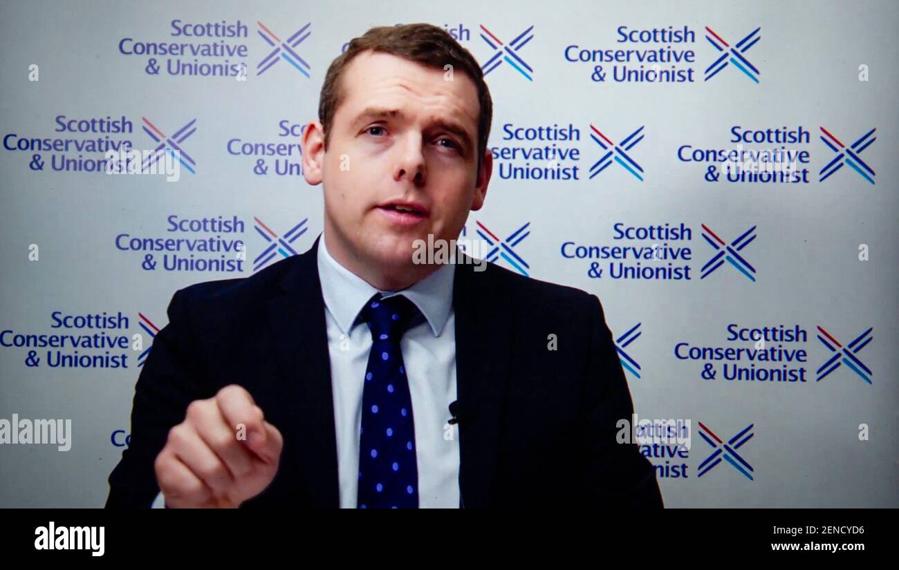 Glasgow, Scozia, Regno Unito. 26 febbraio 2021. Nella foto: In un discorso di questa mattina, Douglas Ross dice agli elettori che i candidati alla leadership laburista non possono fidarsi dell’Unione e che "cambieranno direzione come una paletta meteorologica" dopo le elezioni del 6 maggio. Credit: Colin Fisher/Alamy Live News. Foto Stock