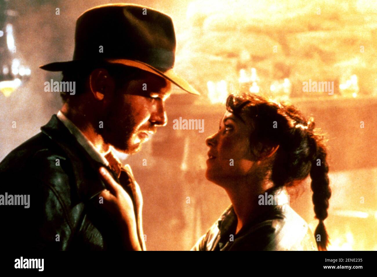 Raiders of the Lost Ark Year : 1981 USA Director : Steven Spielberg Harrison Ford, Karen Allen Foto Stock