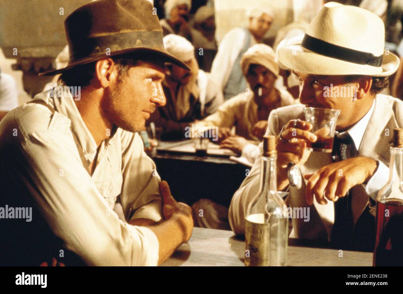 Raiders of the Lost Ark anno : 1981 USA Direttore : Steven Spielberg Harrison Ford, Paul Freeman Foto Stock