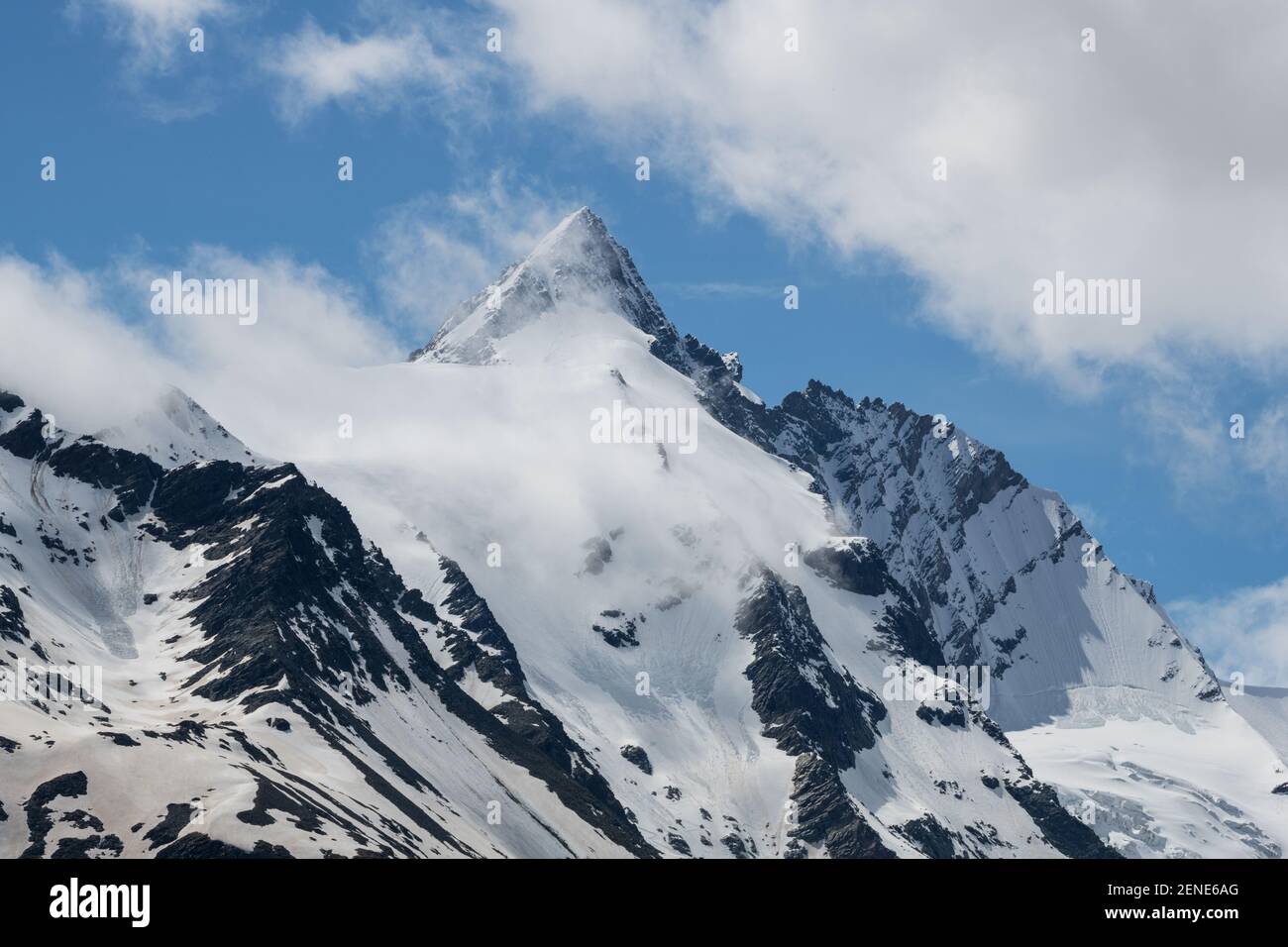 Großglockner, la vetta più alta dell'Austria, da est a nord est, con Kleinglockner e Pallavicinirinne, Glocknergruppe, Austria Foto Stock