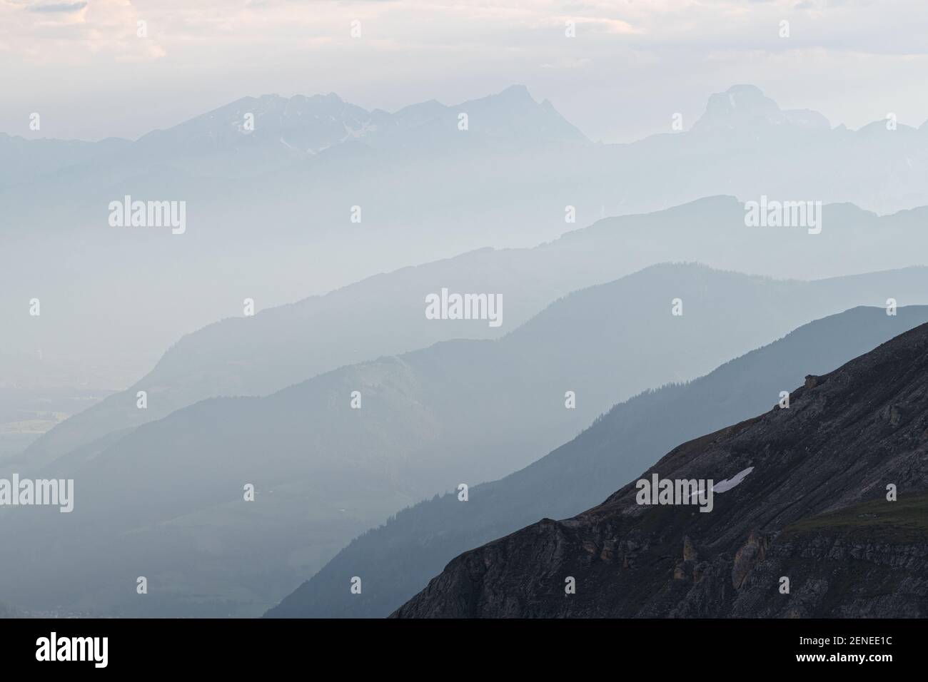 Vista da Edelweissspitze verso Zell am See al mattino, Salisburgo, Austria Foto Stock