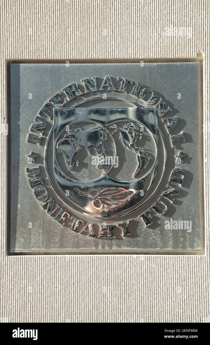Emblema del Fondo monetario Internazionale, Pennsylvania Avenue, Washington D.C., Stati Uniti d'America. Foto Stock