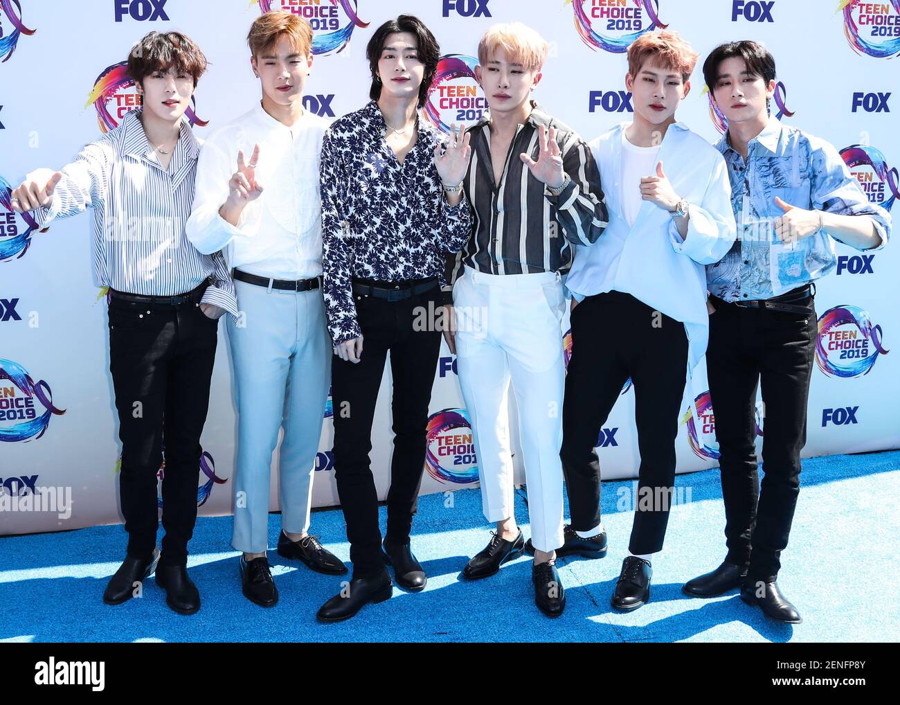 HERMOSA BEACH, LOS ANGELES, CALIFORNIA, USA - 11 AGOSTO: Shownu, Wonho,  Minhyuk, Hyungwon, Joohoney e I.M di Monsta X arrivano al FOX's Teen Choice  Awards 2019 che si tiene presso l'Hermosa Beach