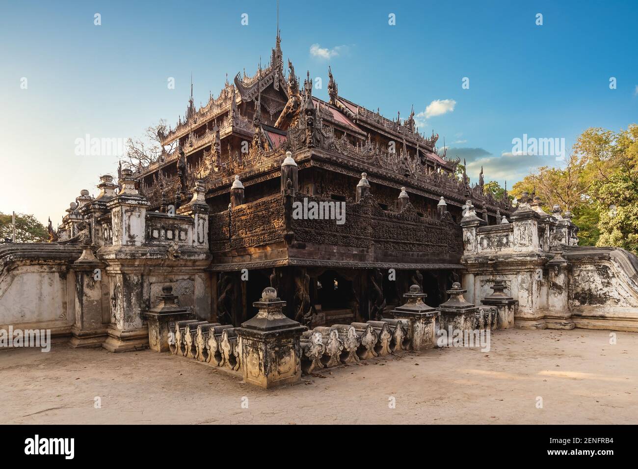 Monastero di Shwenandaw situato a Mandalay, myanmar birmania Foto Stock