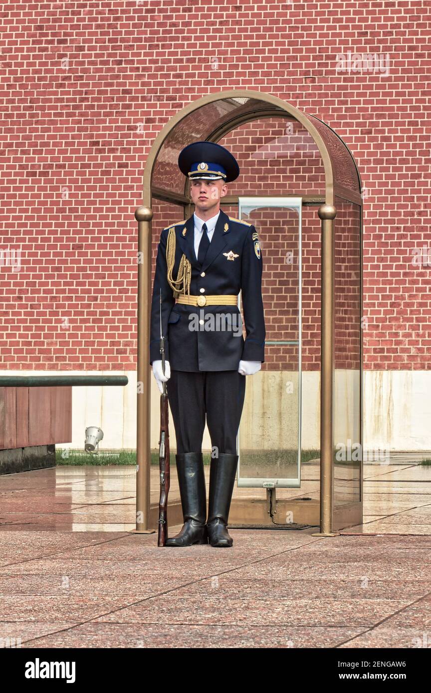 MOSCA. RUSSIA-05.06.2018. Giardino Alexander sulla Piazza Rossa alla tomba del Milite Ignoto Foto Stock