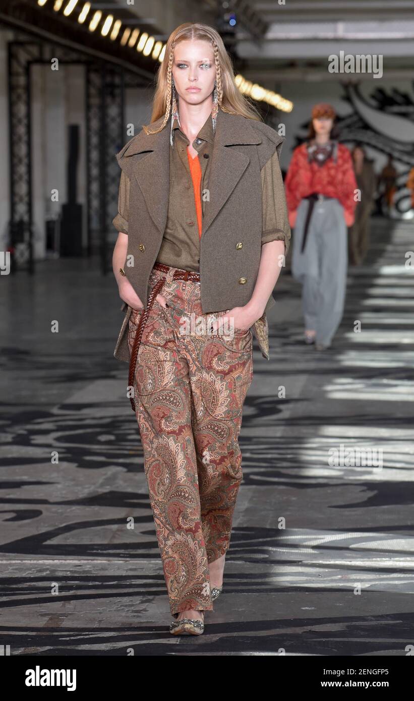 2/26/2021 - Milano settimana della Moda, Donna Autunno Inverno. 2021 2022  Milano, Moda Donna Autunno Inverno 2021 202. Foto di Etro Fashion Show:  Modello (foto di IPA/Sipa USA Foto stock - Alamy