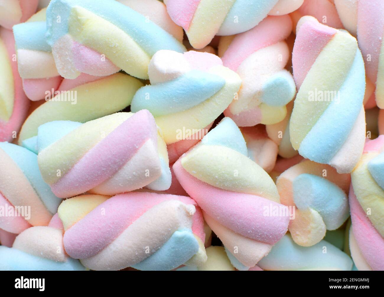 Marshmallows multicolore. Sfondo o struttura di marshmallows colorati blu e rosa. Foto Stock