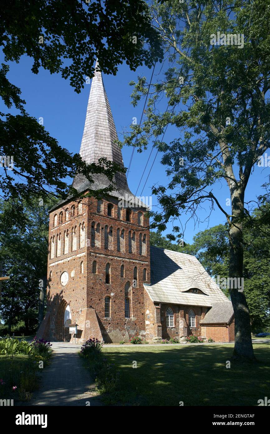 Polonia, Iwiecino, chiesa, voivodato Pomeriano Occidentale. Foto Stock