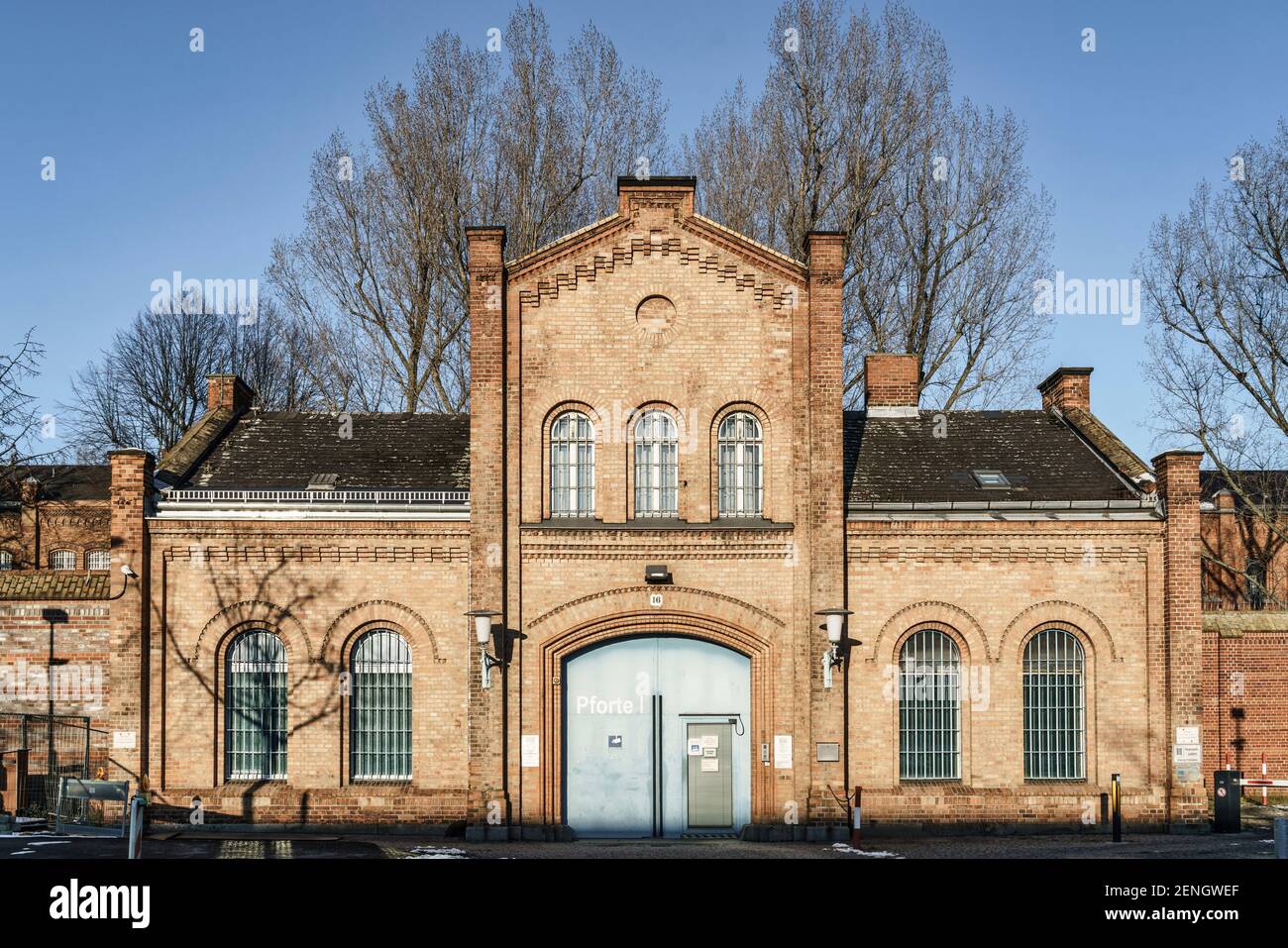 JVA Ploetzensee, Justizvollzugsanstalt, Pforte 1, Gefaengnismauer, Wachturm, Berlino-Ploetzensee, Germania, Europa Foto Stock
