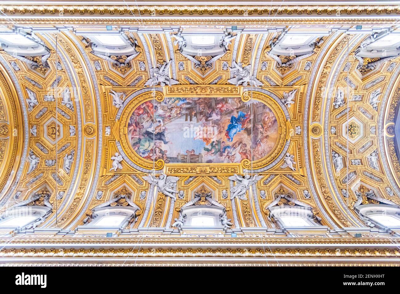 ROMA, ITALIA - 05 MAGGIO 2019: Soffitto decorato di Santa Maria in Vallicella, Italiano: Chiesa Nuova, Roma, Italia Foto Stock