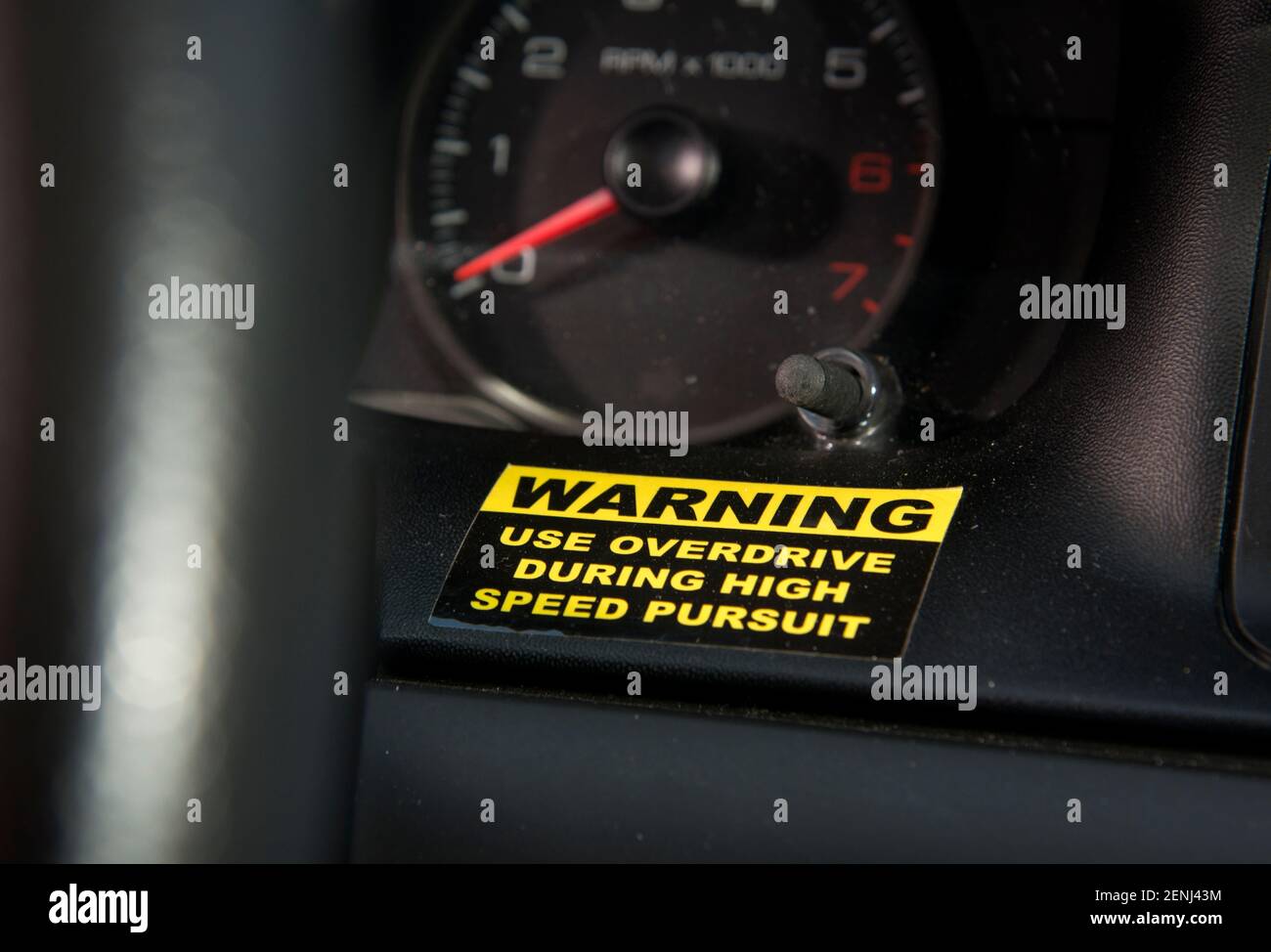 Adesivo di avvertimento inseguimento in una Ford Crown Victoria P71 American Police Car Foto Stock