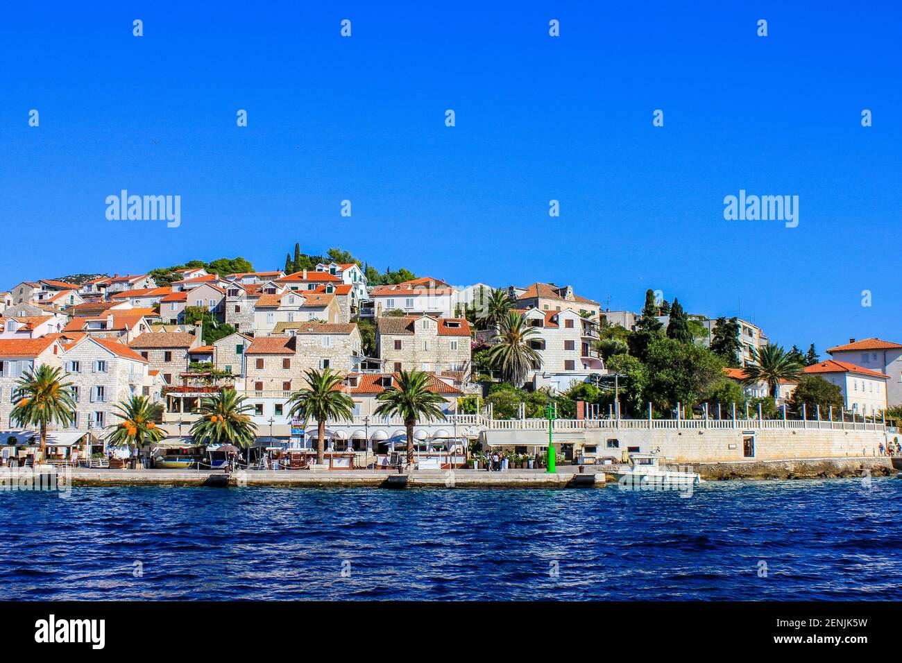 Hvar, Croazia - 2 ottobre 2011: Vista dell'isola di Hvar in un giorno di sole Foto Stock