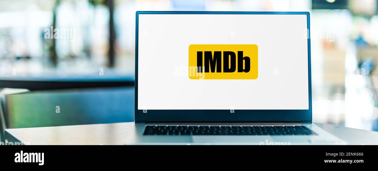 POZNAN, POL - 6 GENNAIO 2021: Computer portatile con logo IMDb (Internet Movie Database), un database online di informazioni relative ai film, tv p Foto Stock