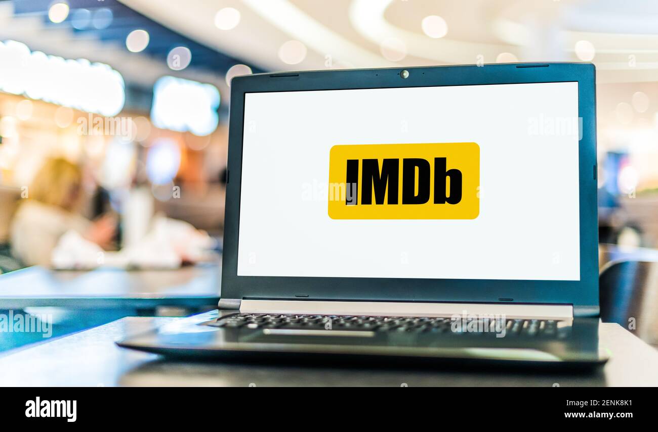 POZNAN, POL - 6 GENNAIO 2021: Computer portatile con logo IMDb (Internet Movie Database), un database online di informazioni relative ai film, tv p Foto Stock