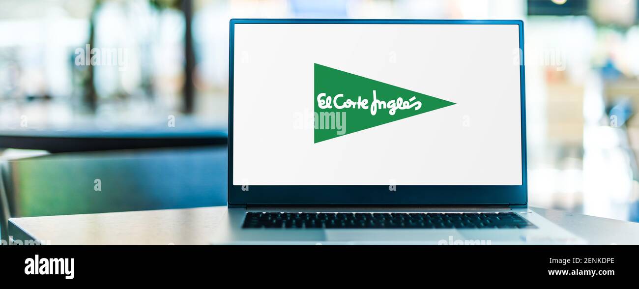 POZNAN, POL - 6 GENNAIO 2021: Computer portatile con logo di El Corte Ingles, il più grande gruppo di grandi magazzini in Europa Foto Stock