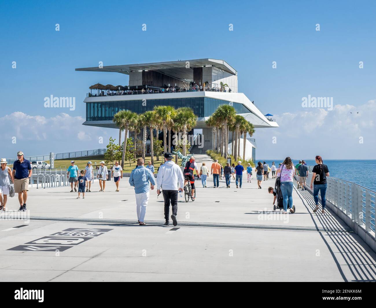 Pier Point e l'edificio del Pier Point sul nuovo Il molo di St Pete è stato inaugurato nel 2020 a San Pietroburgo, in Florida STATI UNITI Foto Stock