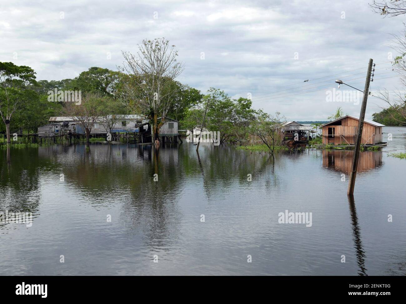 Il villaggio allagato di Boca de Mamirauá nel Mamirauá Riserva per lo sviluppo sostenibile Amazonas Brasile Foto Stock