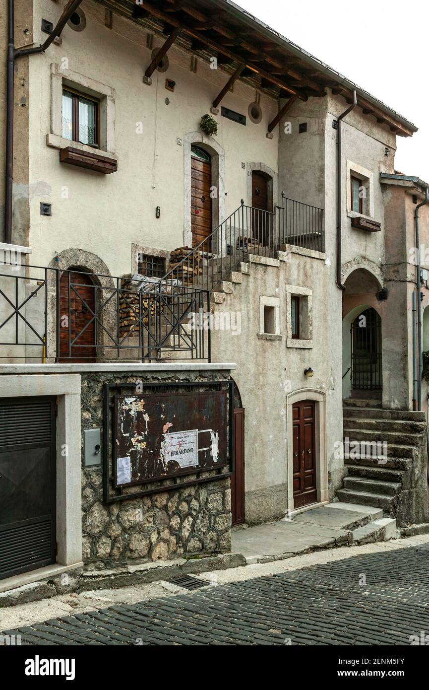 Opi è un piccolo villaggio di montagna nel Lazio d'Abruzzo e nel Parco Nazionale del Molise. Abruzzo, Italia, Europa Foto Stock