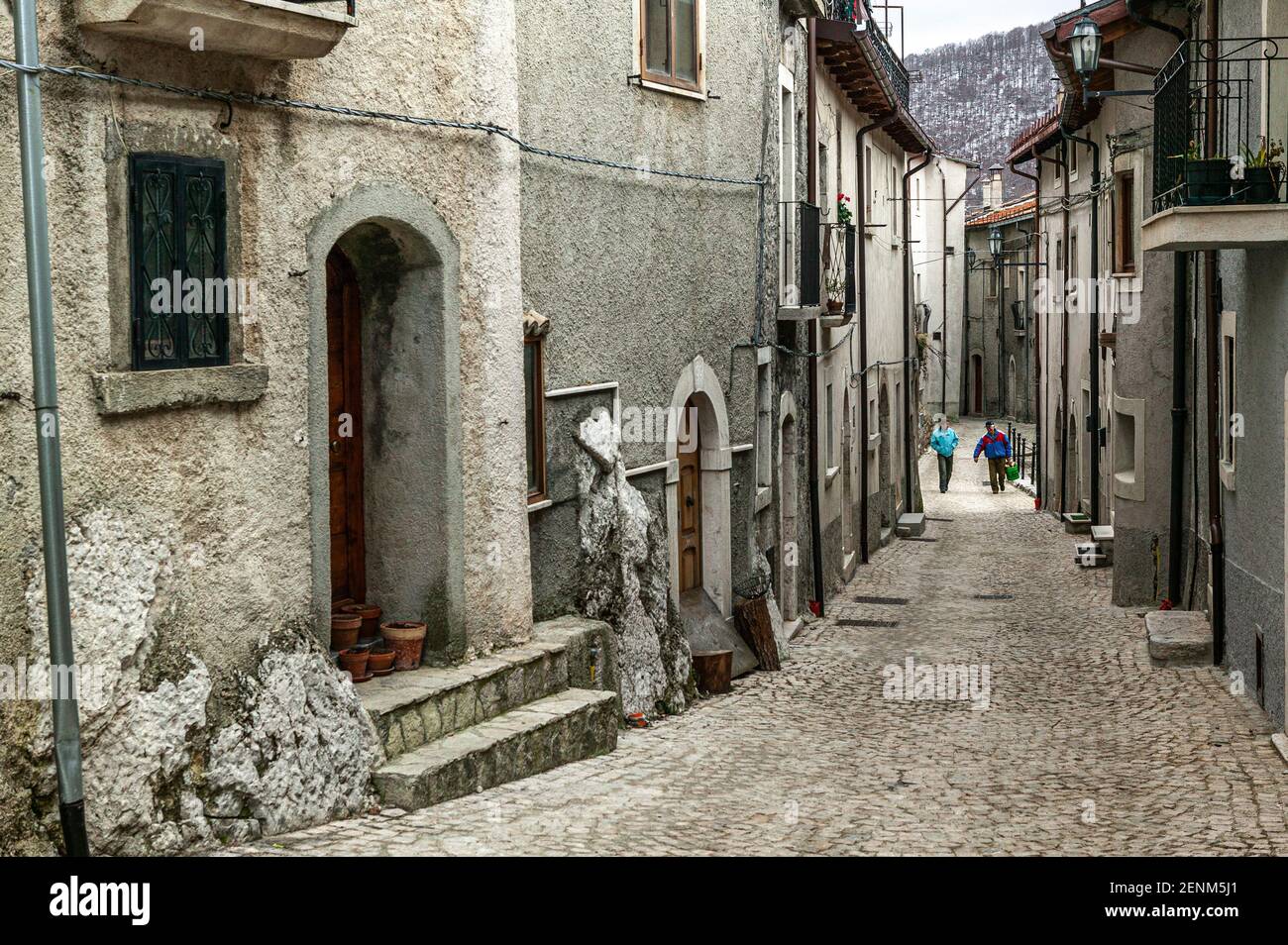 Opi è un piccolo villaggio di montagna nel Lazio d'Abruzzo e nel Parco Nazionale del Molise. Abruzzo, Italia, Europa Foto Stock