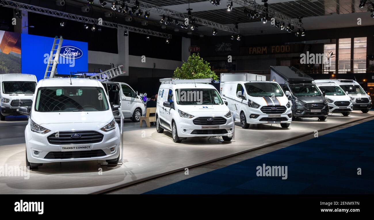 Veicoli commerciali Ford Transit all'Autosalon Motor Show di Bruxelles. Belgio - 18 gennaio 2019. Foto Stock