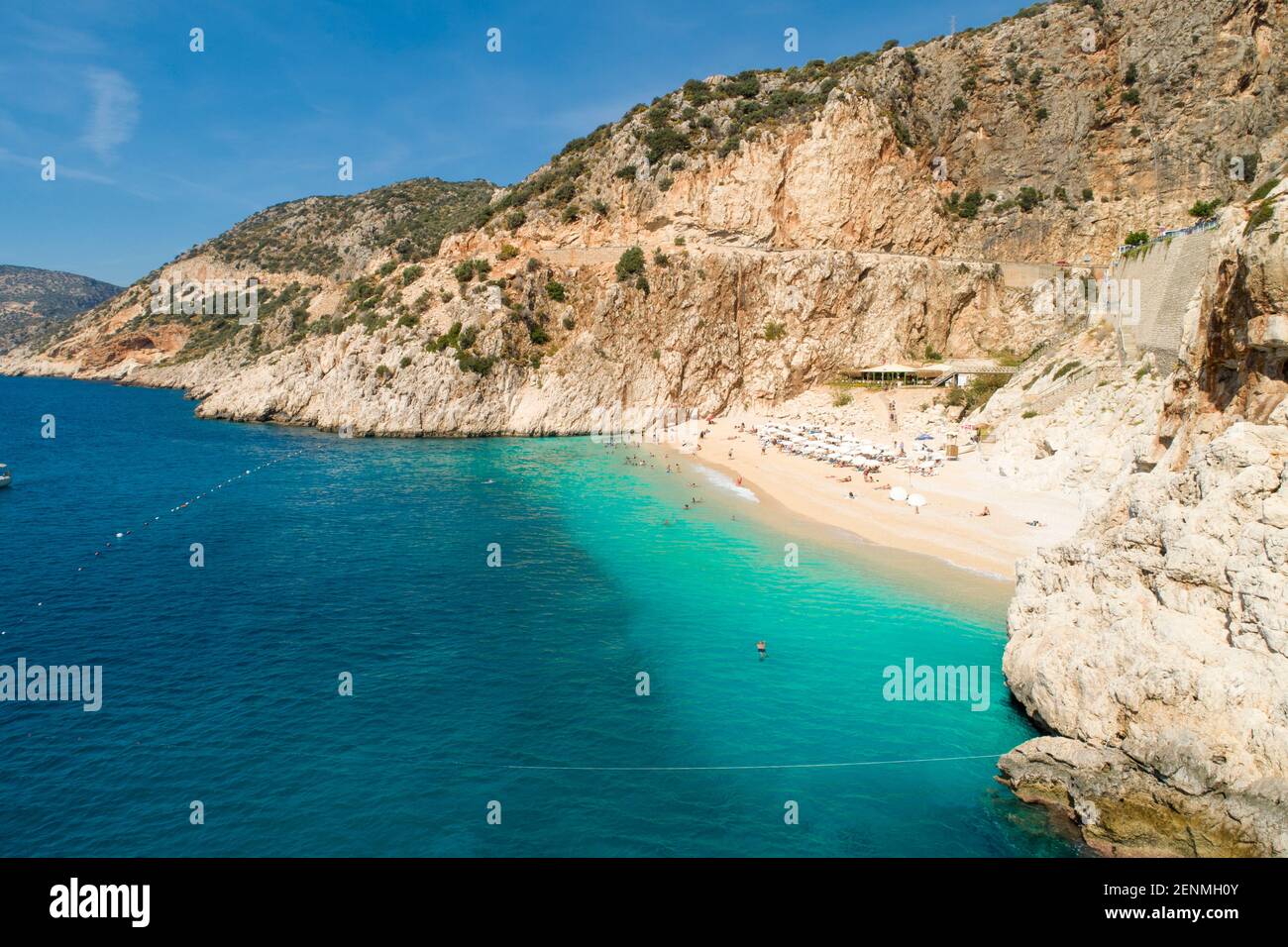 Vista aerea della spiaggia di Kaputaş, una famosa spiaggia vicino Kalkan, Costa Mediterranea, Turchia Foto Stock