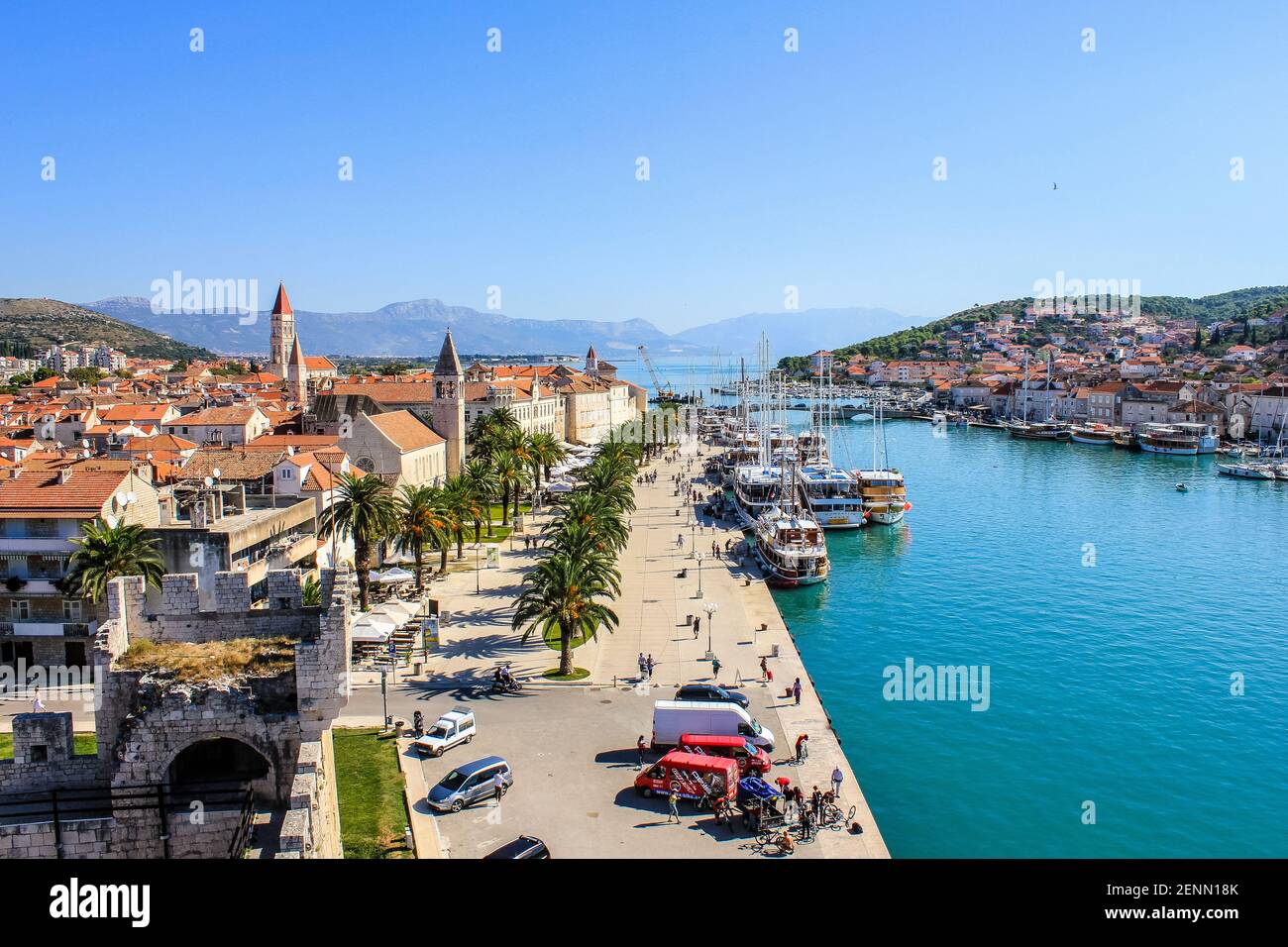 Trogir, Croazia - 1 gennaio 2000: Vista di Trogir in un giorno di sole Foto Stock