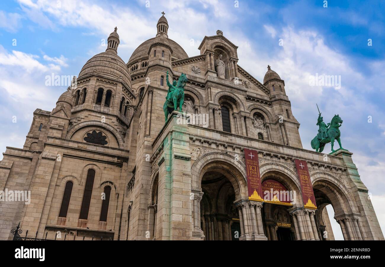 Basilica del Sacro cuore sulla butte Montmartre a Parigi, Francia Foto Stock