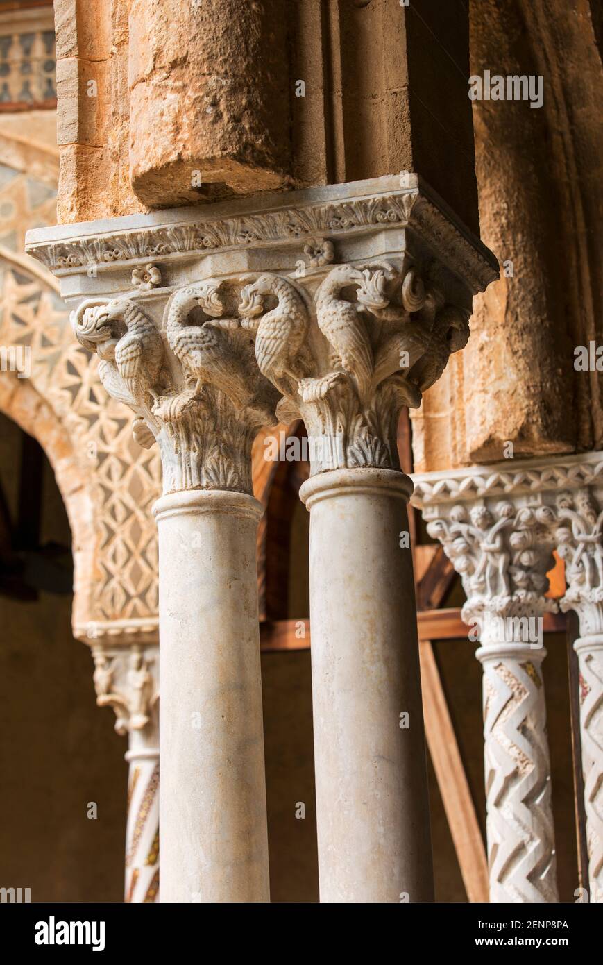 Italia,Sicilia,Monreale, Cattedrale di Monreale, il Chiostro, dettagli colonna Foto Stock