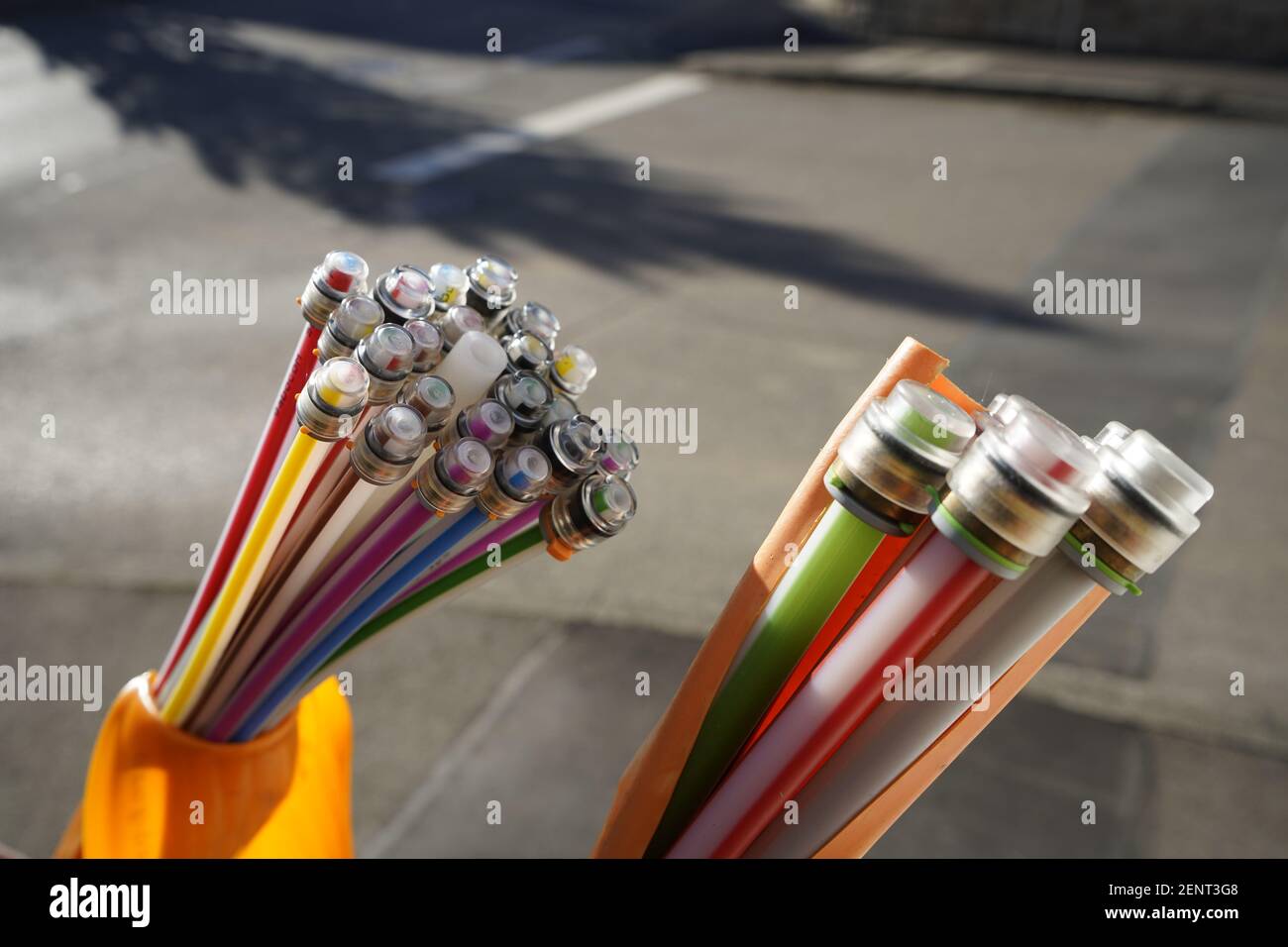 connessione internet via cavo ad alta velocità in fibra di vetro in linea ampia infrastruttura digitale per telecomunicazioni a banda larga Foto Stock