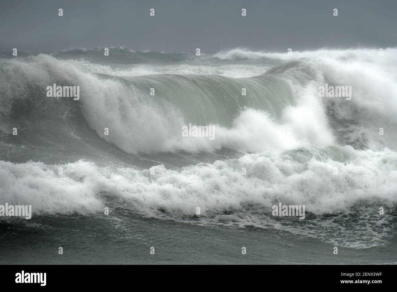Tempesta onde in mare Foto Stock