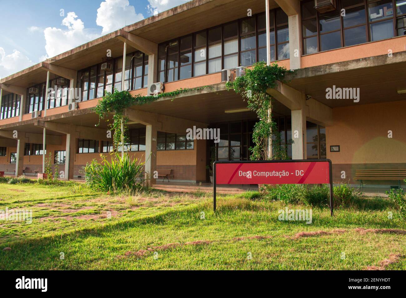 Sao Carlos, SP, Brasile - Feb 25 2021: 'Departamento de Computação - DC' o 'Computing Departament - CD' presso UFSCar - Università Federale di Sao Carlos Foto Stock