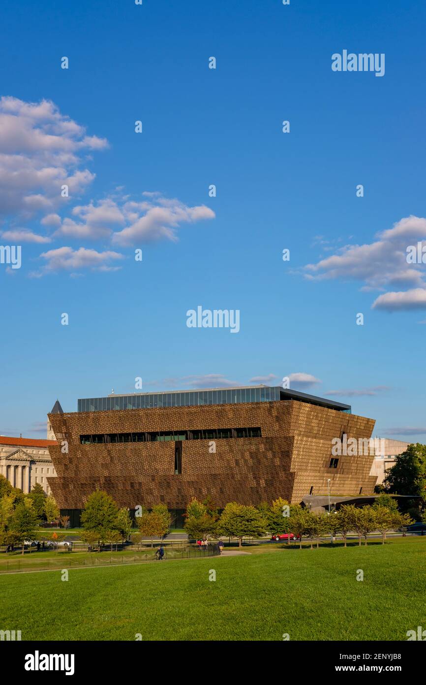 L'esterno dello Smithsonian Museum of African American History and Culture, Washington, D.C., USA. Foto Stock