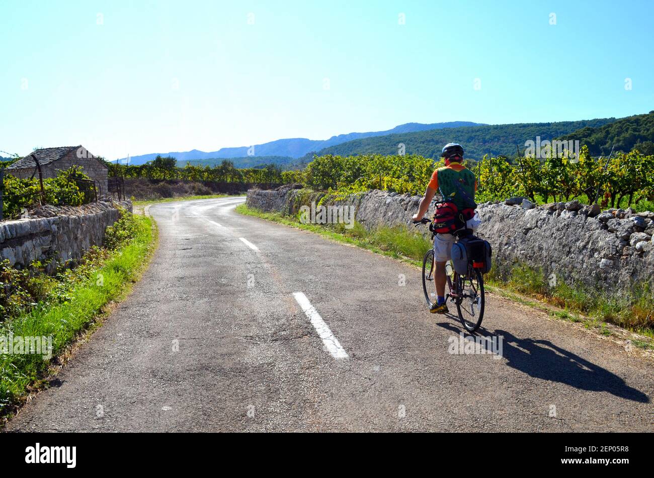 Tour in bicicletta nella regione dell'isola dalmata della Croazia. Foto Stock