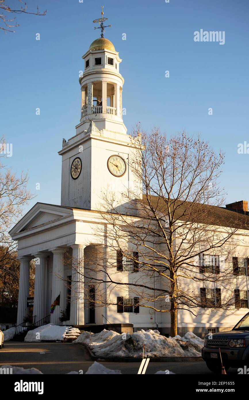 La prima chiesa unicalista Parrocchiale nel centro di Concord, Massachusetts, USA, in una giornata invernale. Foto Stock