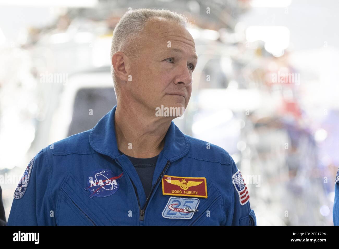 Gli astronauti della NASA Doug Hurley parla ai media di fronte alla camera bianca Crew Dragon presso la sede centrale SpaceX di Hawthorne, California, il 10 ottobre 2019. (Foto di Yichuan Cao/Sipa USA) Foto Stock