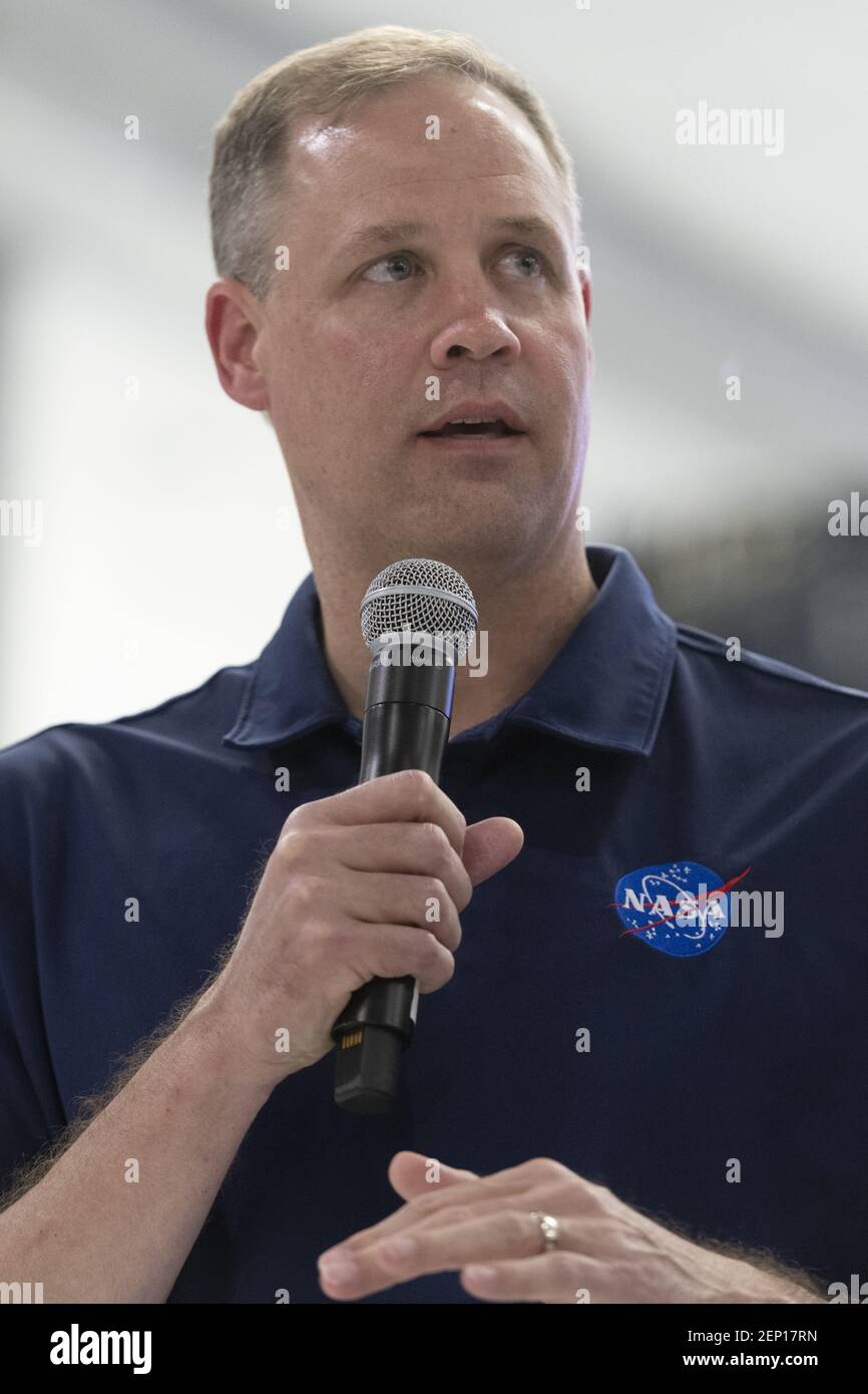 Jim Bridenstine, amministratore della NASA, parla ai media di fronte alla camera bianca Crew Dragon presso la sede centrale SpaceX di Hawthorne, California, il 10 ottobre 2019. (Foto di Yichuan Cao/Sipa USA) Foto Stock