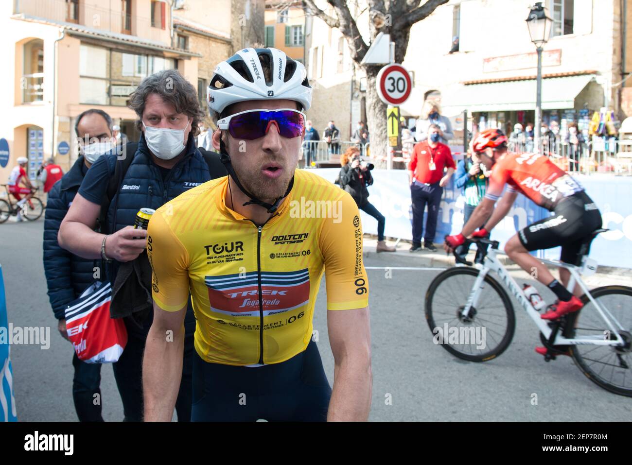 Bauke Mollema à l'arrivée à Fayence de la deuxieme etape du Tour du Var. Il termine deuxieme et perd son maillot jaune au profit du canadien Michael W Foto Stock