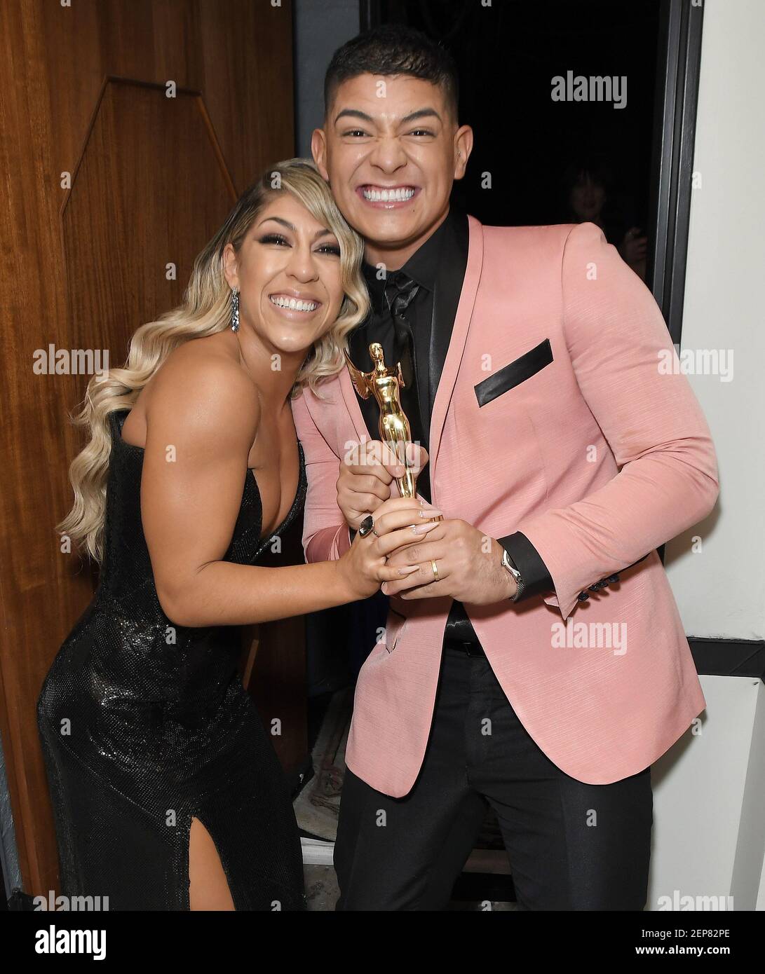 L-R) Karen Forcano e Ricardo Vega, vincitore di un'eccezionale coreografia  Television Reality Show.Concorso per World of Dance in occasione del nono  premio annuale di coreografia tenutosi presso il Saban Theatre di Beverly