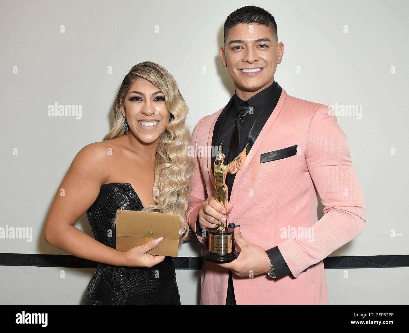 L-R) Karen Forcano e Ricardo Vega, vincitore di un'eccezionale coreografia  Television Reality Show.Concorso per World of Dance in occasione del nono  premio annuale di coreografia tenutosi presso il Saban Theatre di Beverly