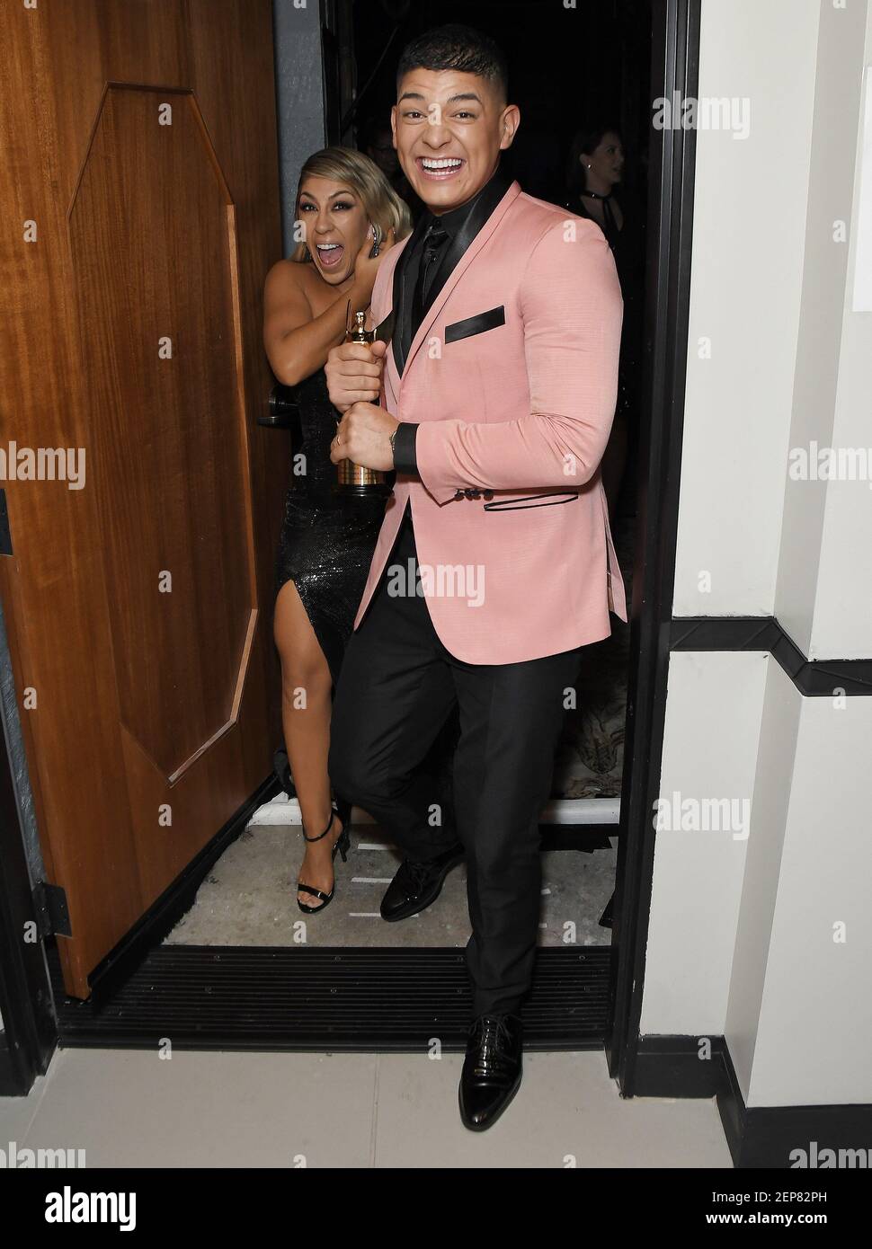 L-R) Karen Forcano e Ricardo Vega, vincitore di un'eccezionale coreografia  Television Reality Show.Concorso per World of Dance in occasione del nono  premio annuale di coreografia tenutosi presso il Saban Theatre di Beverly