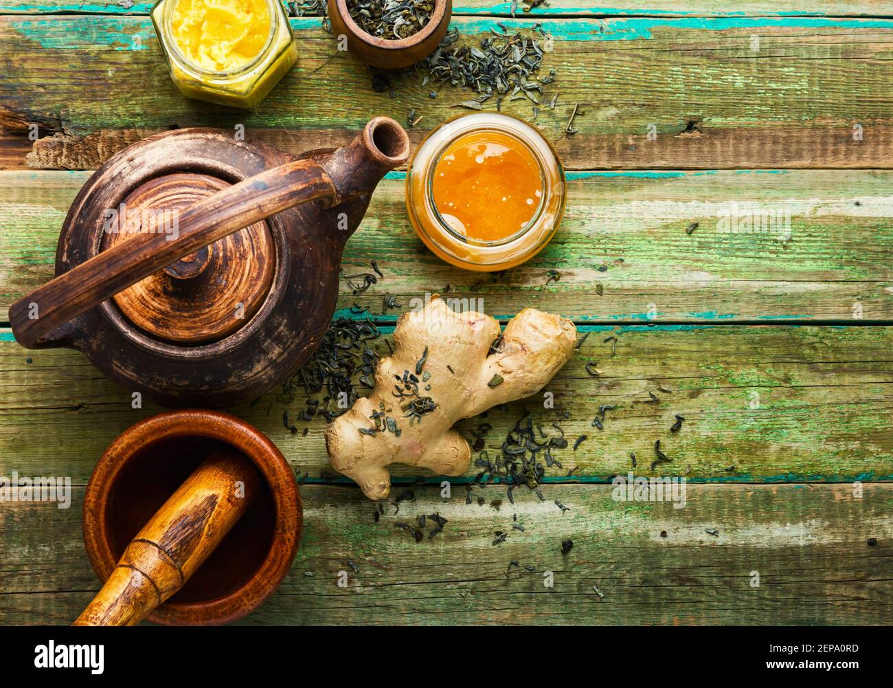 Teiera con tè da zenzero, miele e limone.Vitamina, healing tea.Space per il testo Foto Stock