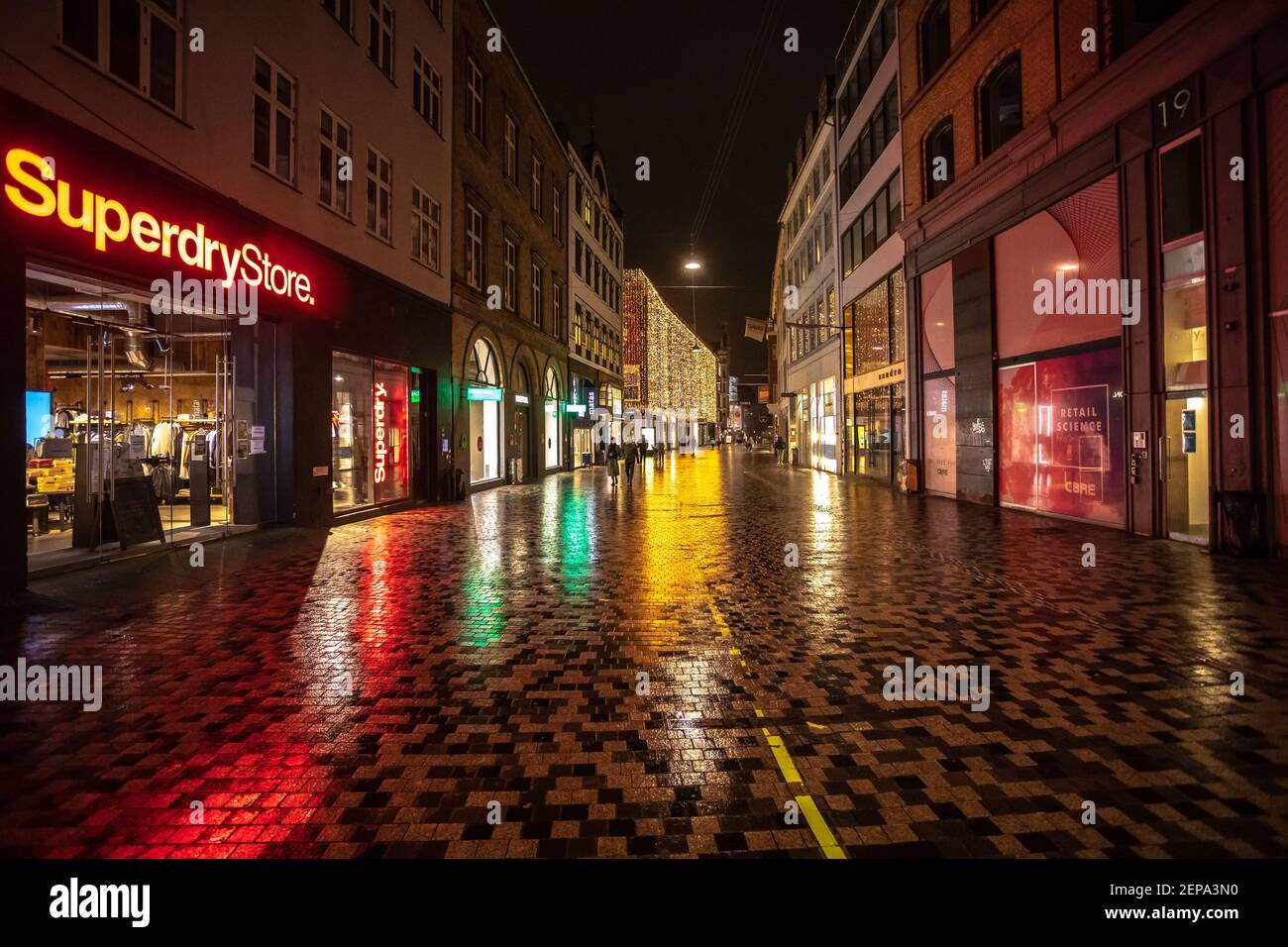 Centro di Copenaghen di notte in via Strøget o via Stroget Foto Stock