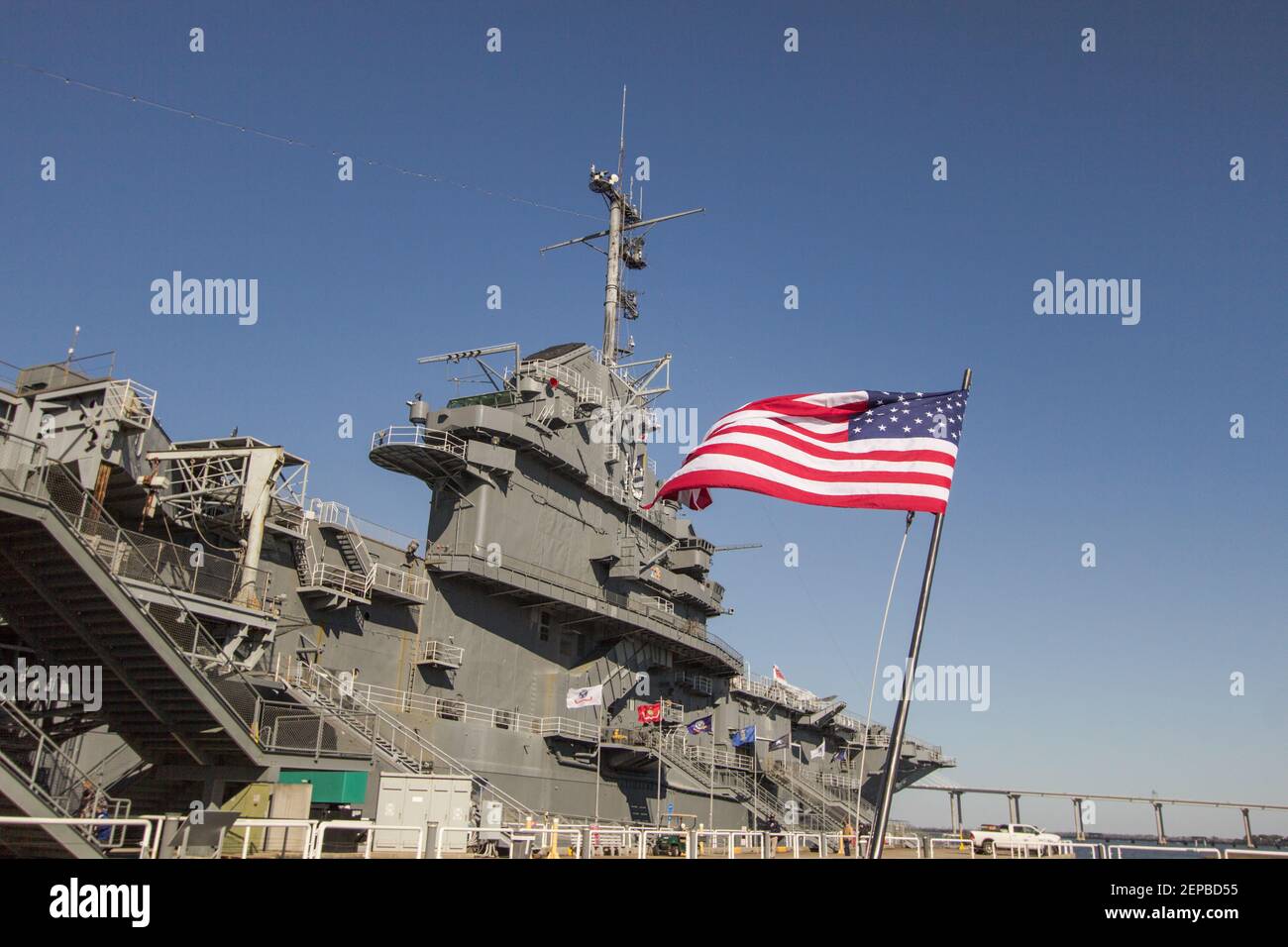 Mount Pleasant, South Carolina, USA - 21 febbraio 2021 - la portaerei USS Yorktown opera ora come museo e monumento a Patriots Point. Foto Stock