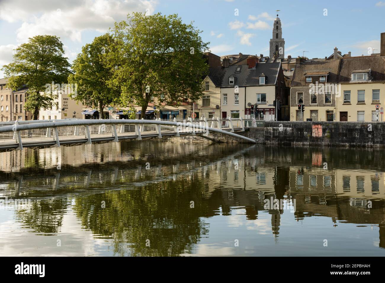 Ponte pedonale di Shandon nel centro della città di Cork, Irlanda. Foto Stock