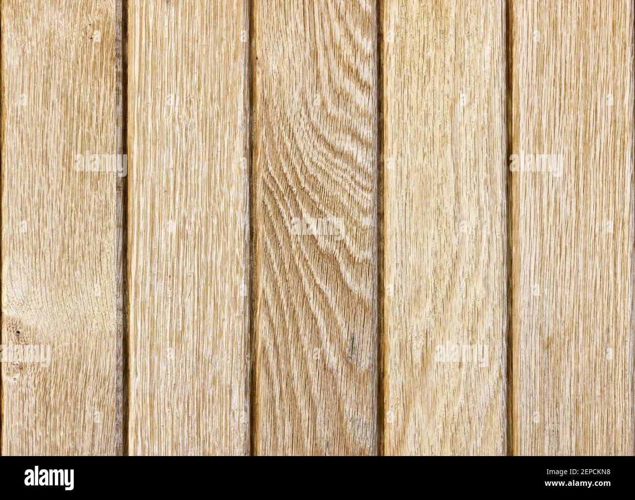Cinque pannelli in legno naturale verticali puliti e trasparenti Foto Stock