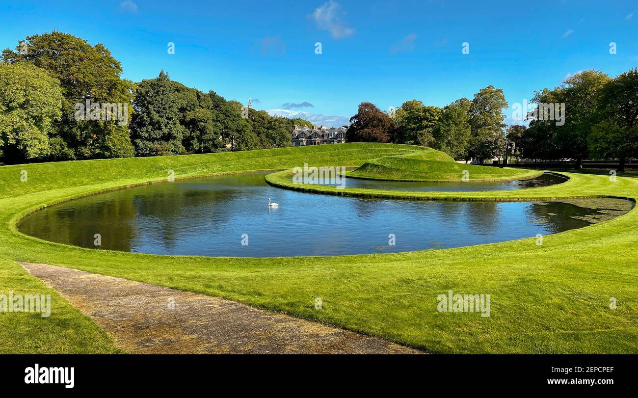 Giardino Charles Jencks presso la Scottish National Gallery of Modern Art di Edimburgo. Foto Stock